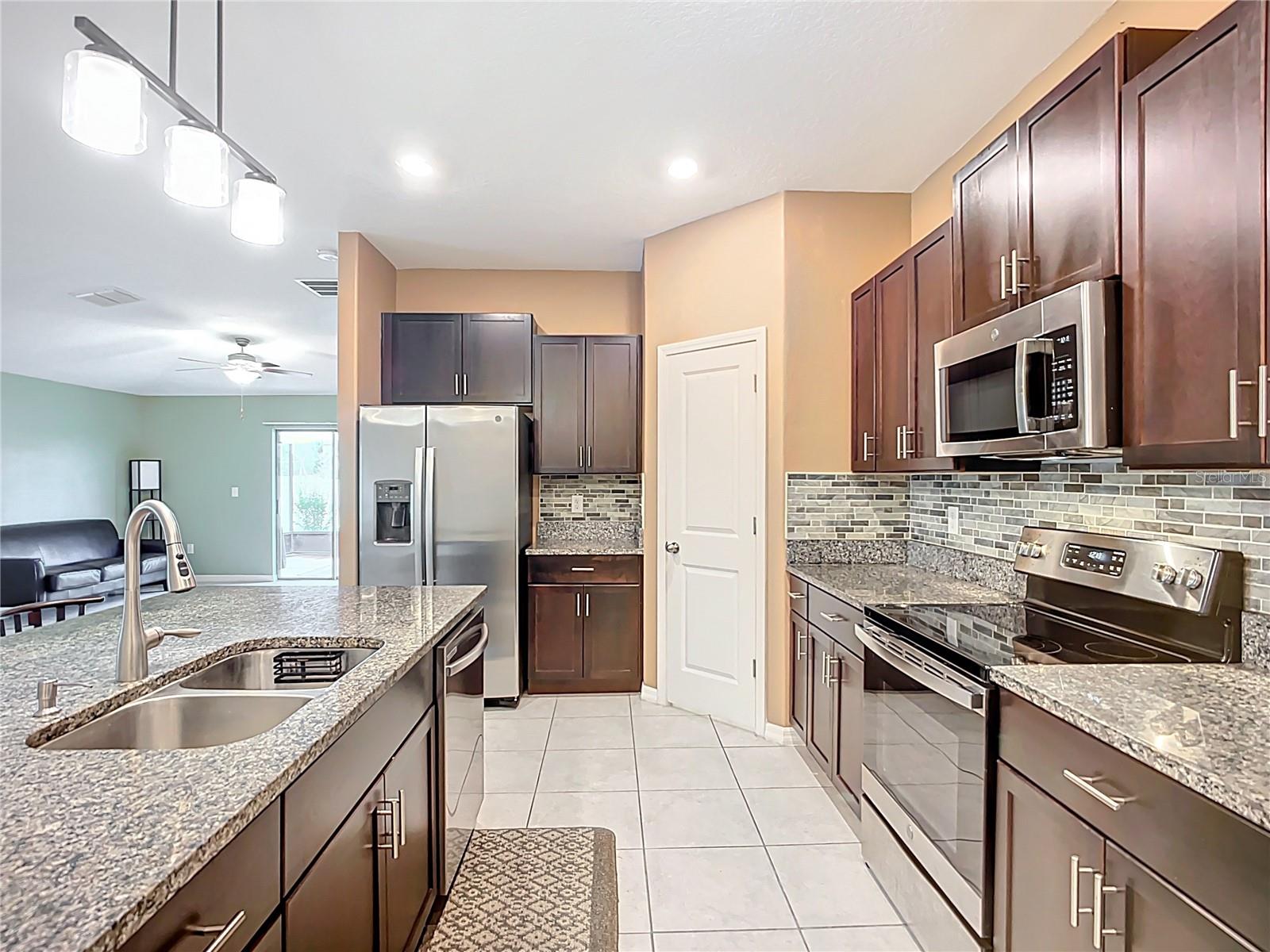 Image 11 of 75 For 15611 Demory Point Place