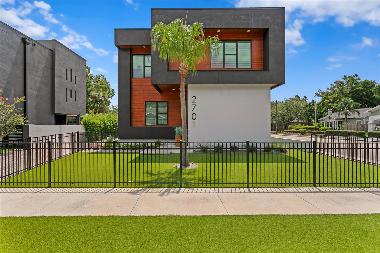 Image 3 of 58 For 2701 Poplar Avenue