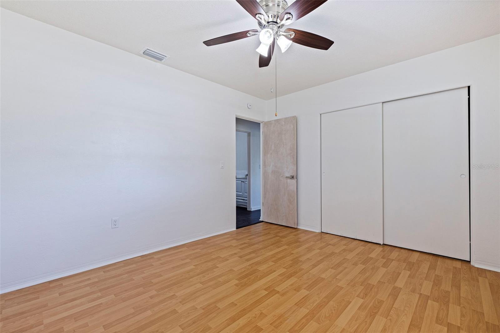 Image 14 of 22 For 5221 4th Avenue N