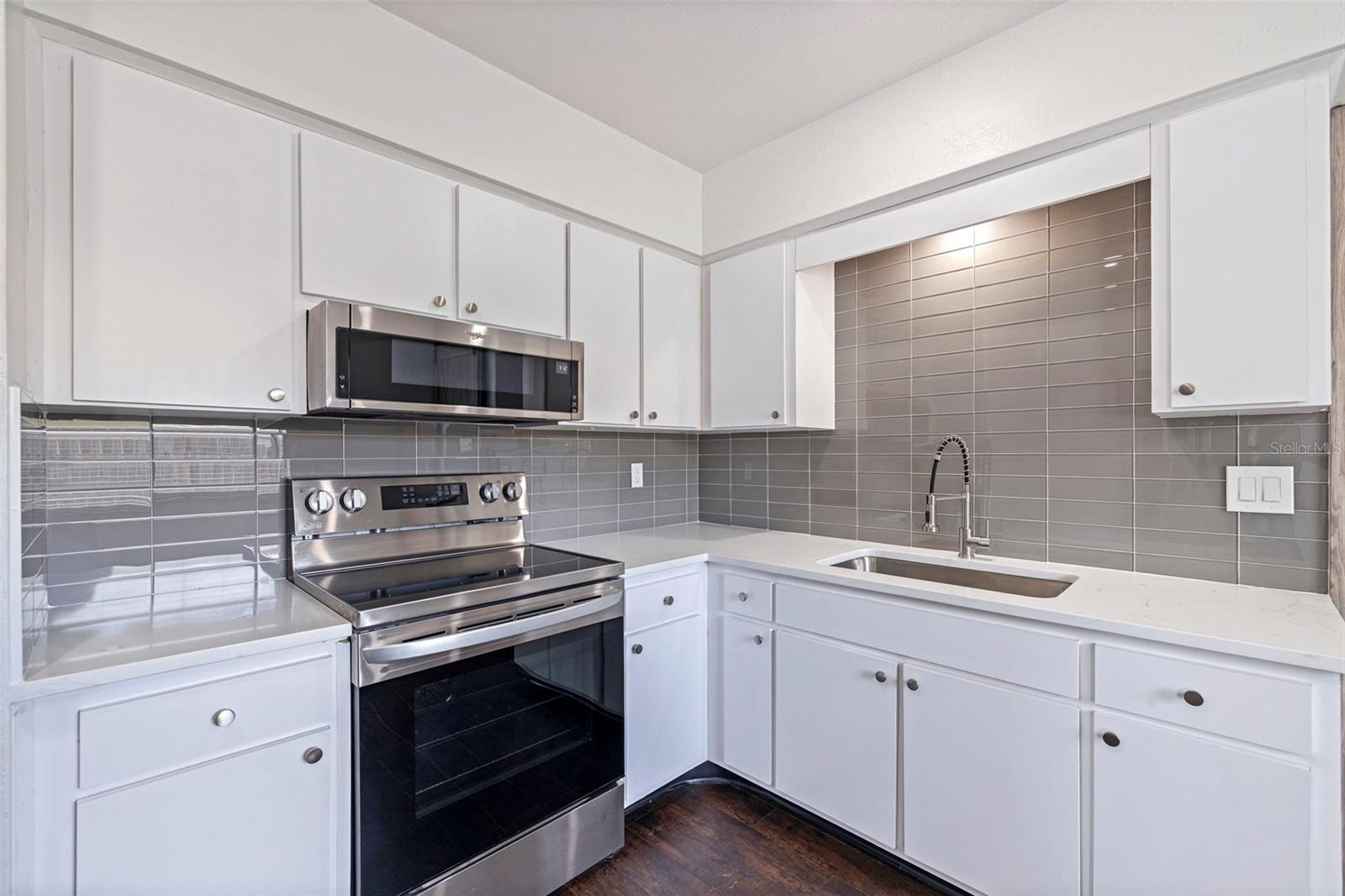 Image 7 of 22 For 5221 4th Avenue N