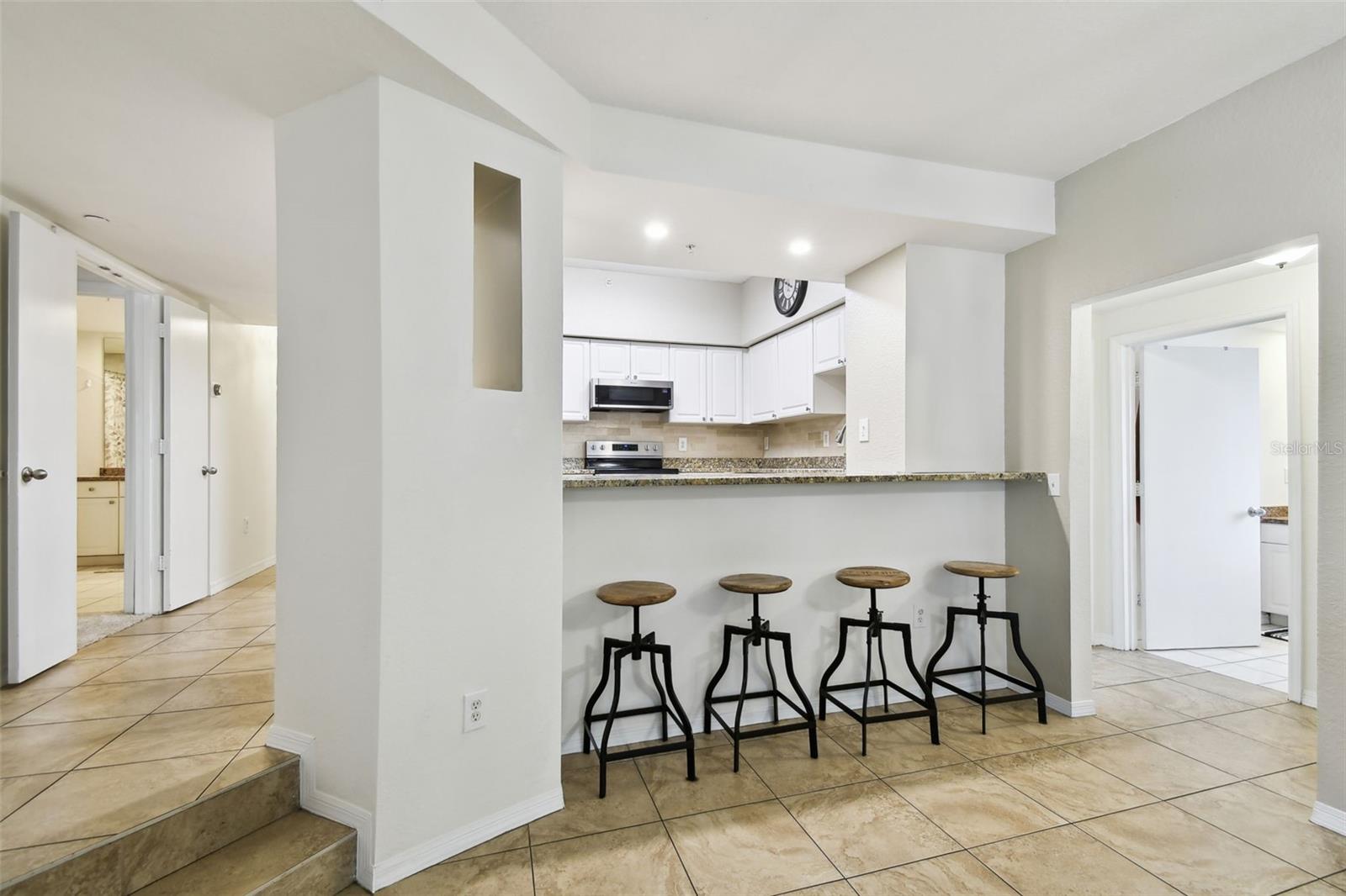 Image 8 of 35 For 504 Armenia Avenue 1329b