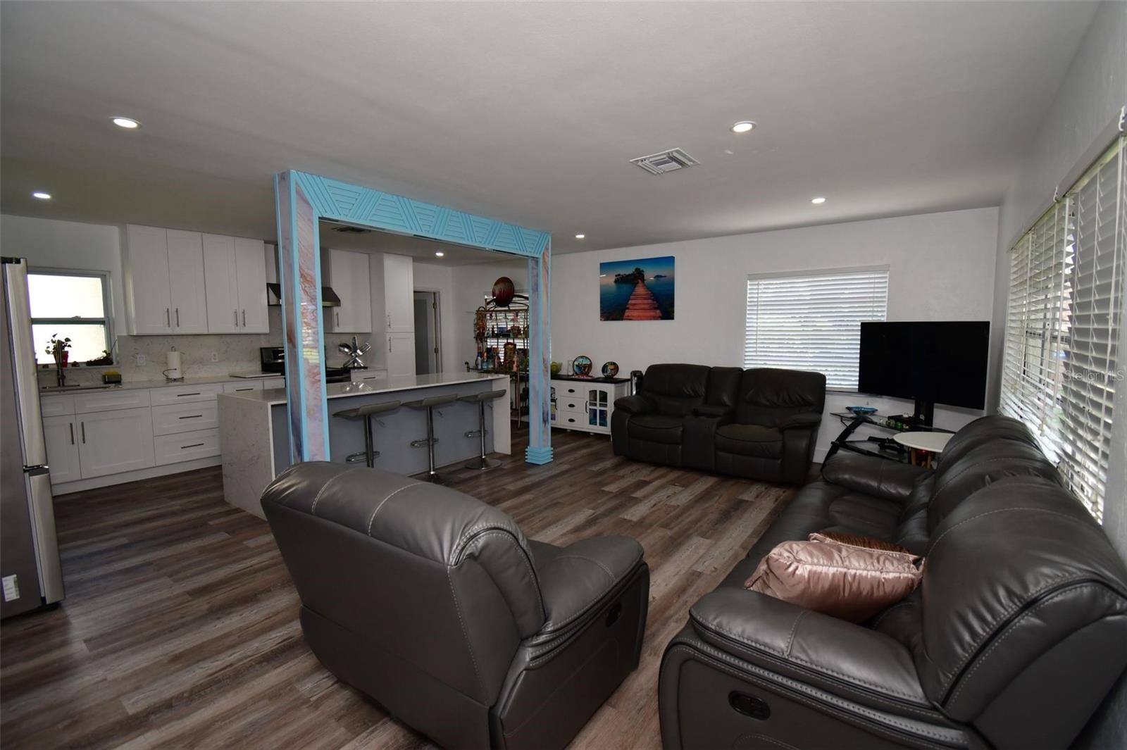 Image 4 of 30 For 7684 Oakhurst Road