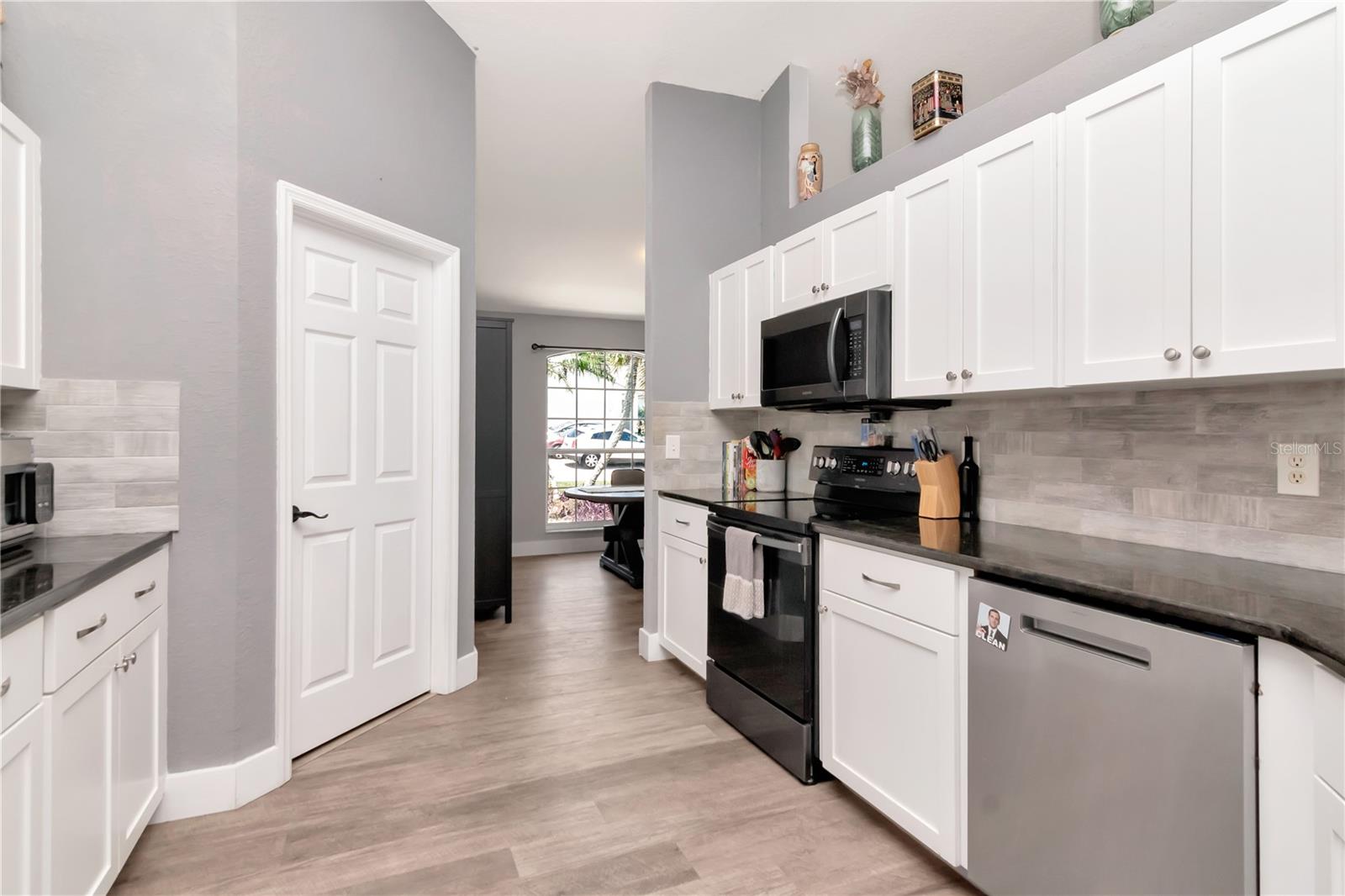 Image 18 of 51 For 2869 Hickory Ridge Drive