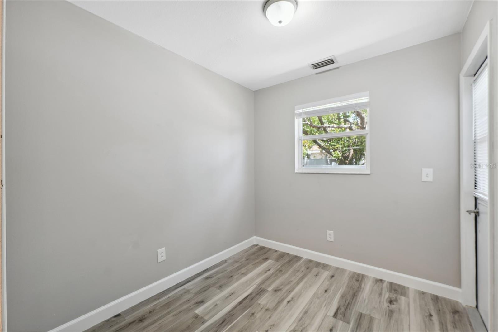 Image 20 of 44 For 428 Klosterman Road W