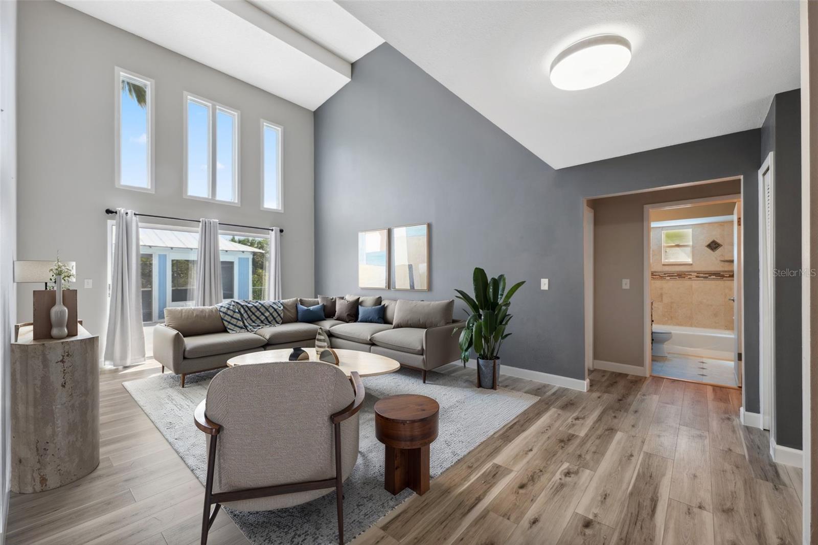 Image 4 of 44 For 428 Klosterman Road W