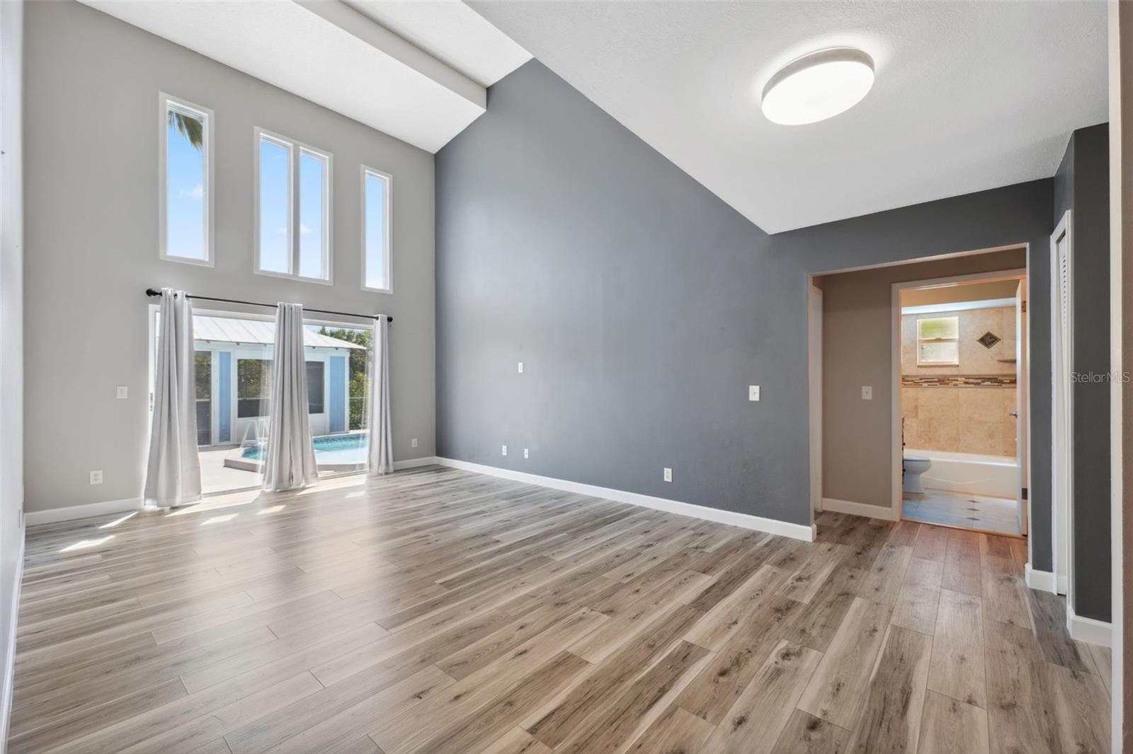 Image 6 of 44 For 428 Klosterman Road W