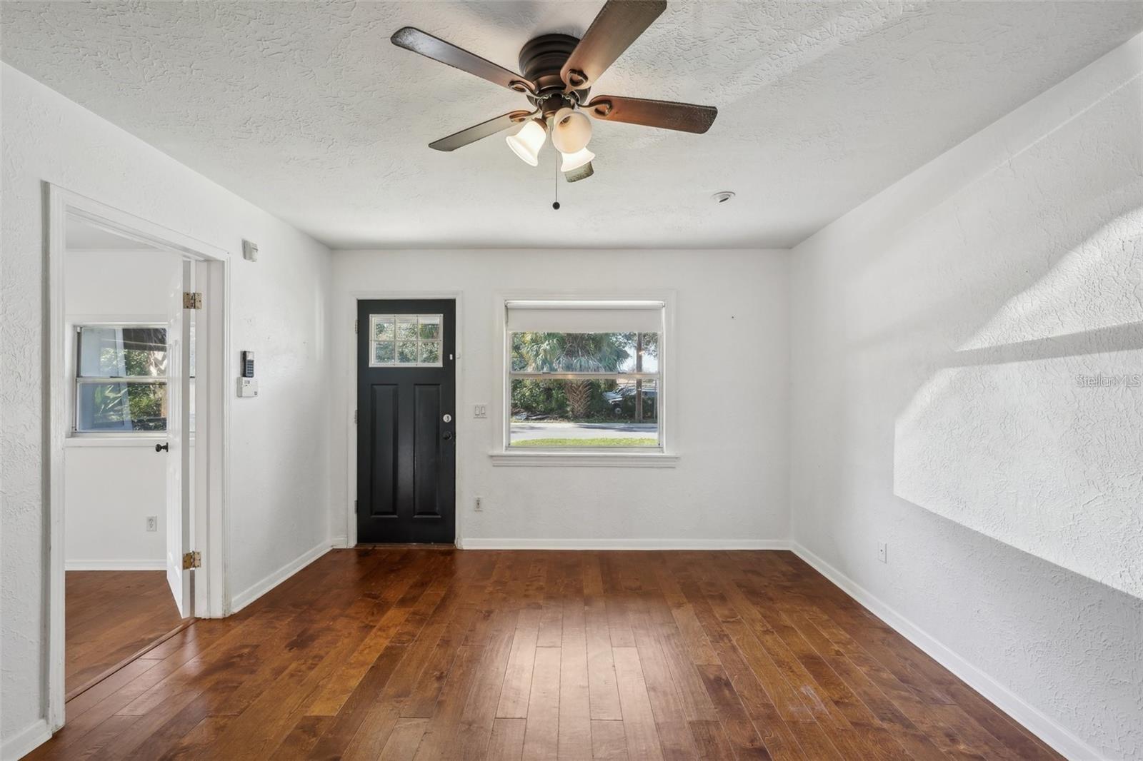 Image 4 of 23 For 3915 Ola Avenue