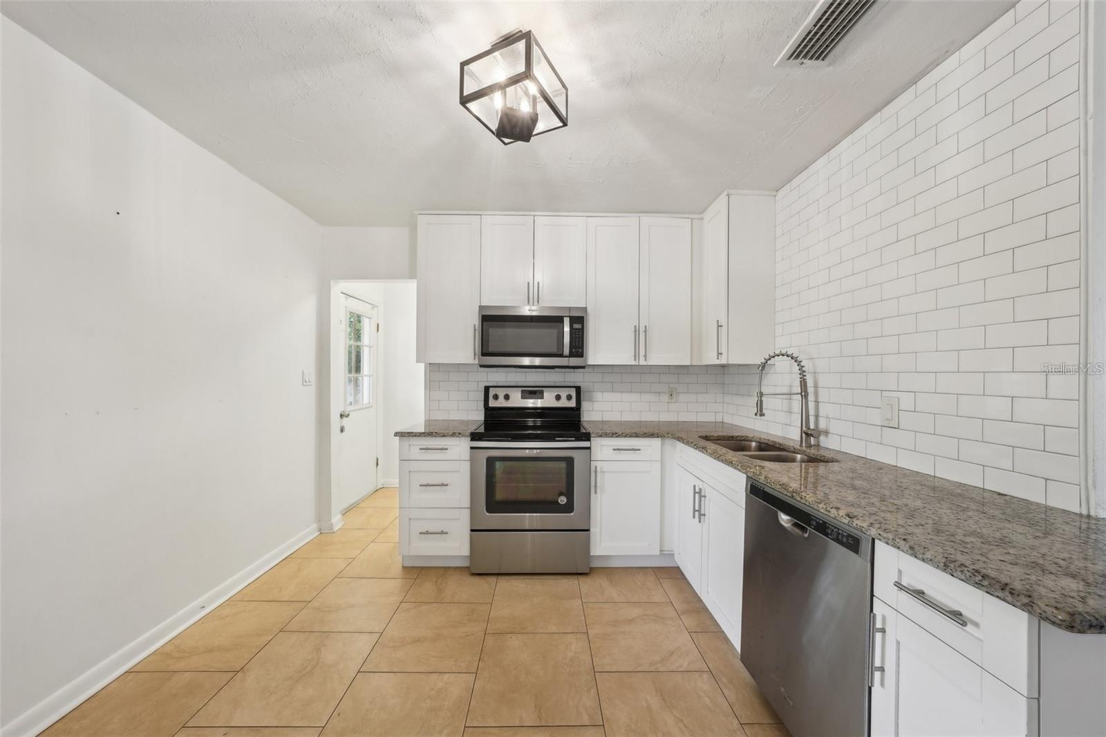 Image 7 of 23 For 3915 Ola Avenue