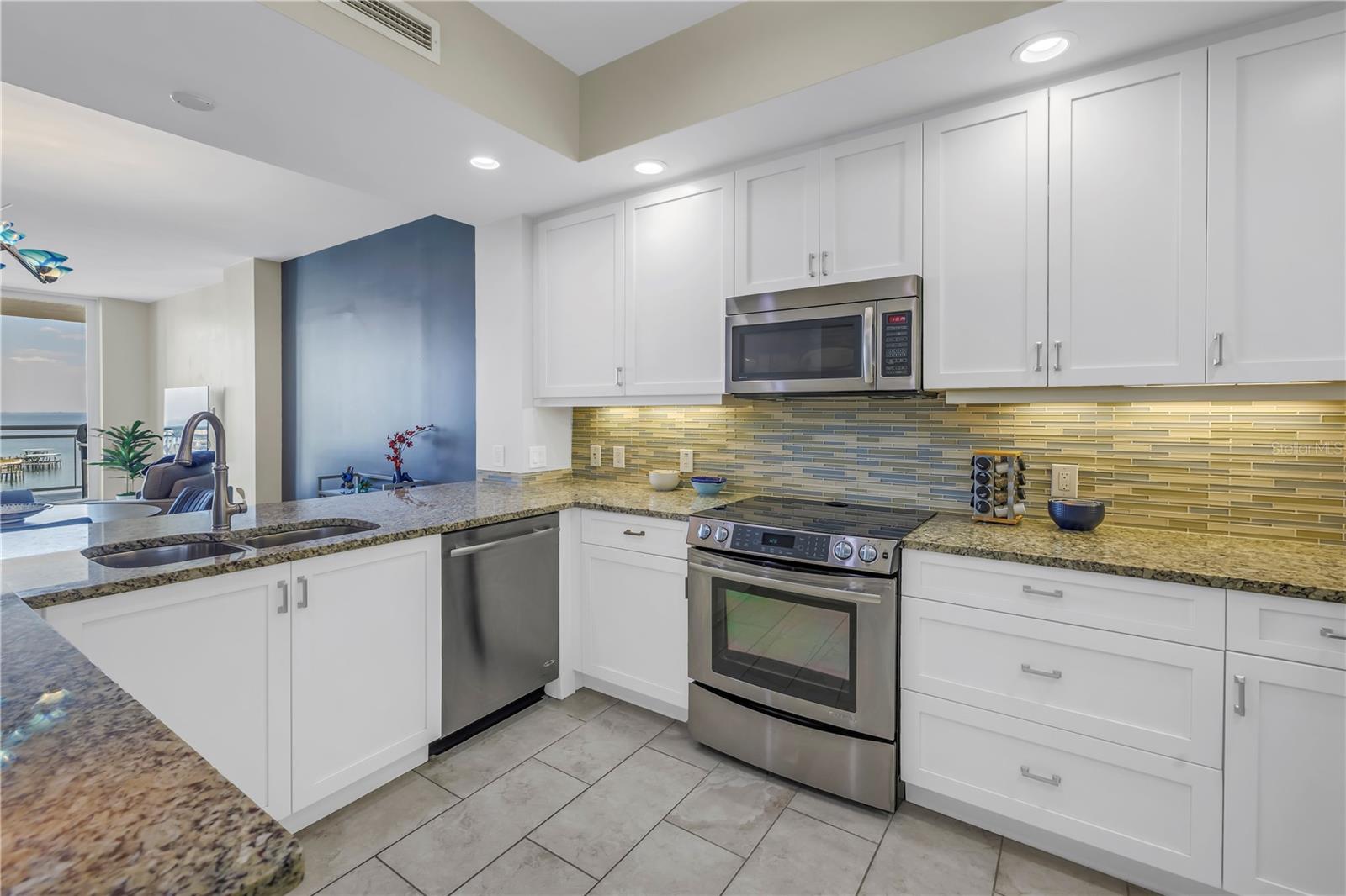 Image 16 of 72 For 1325 Snell Isle Boulevard Ne 611