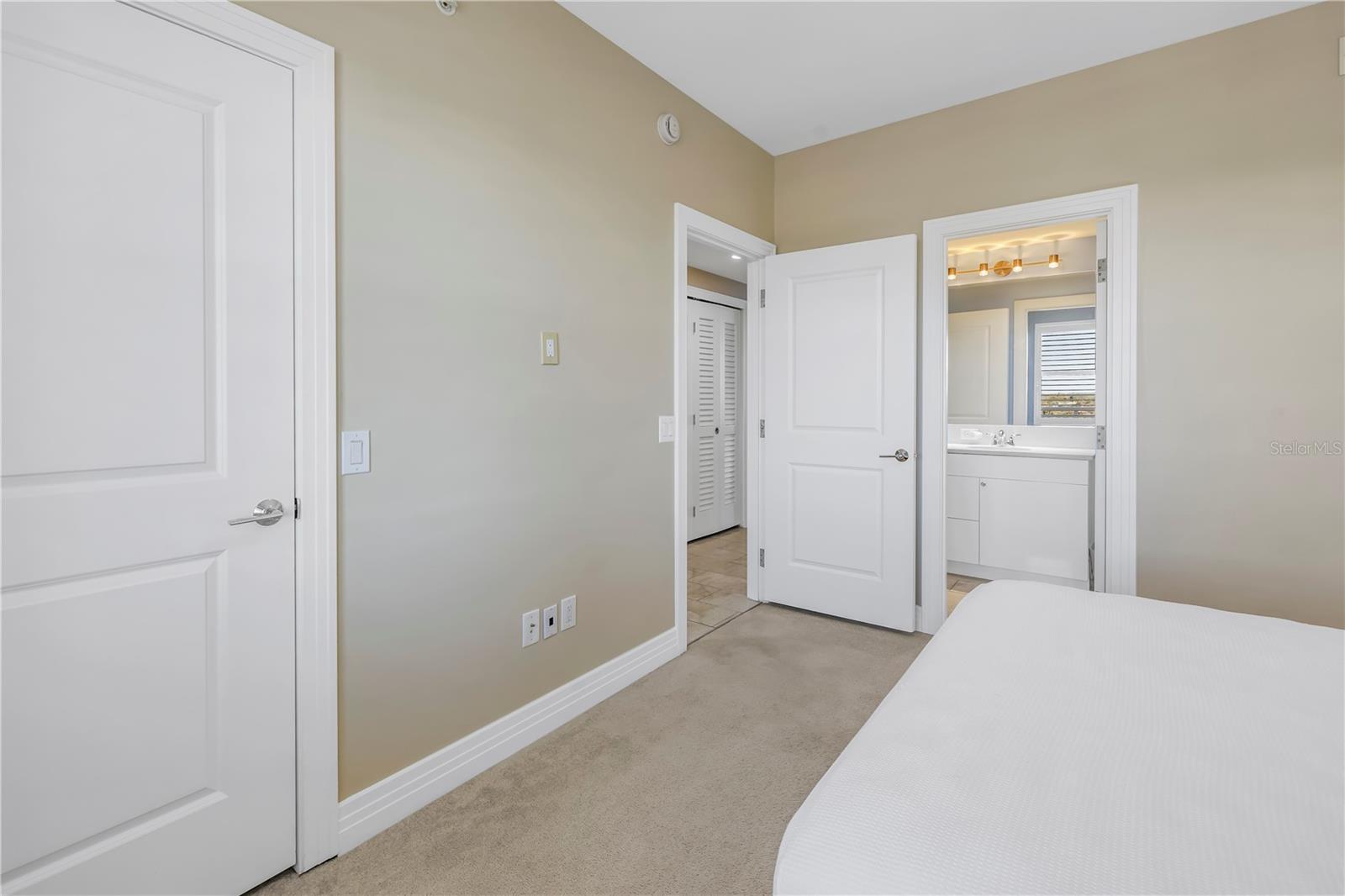 Image 46 of 72 For 1325 Snell Isle Boulevard Ne 611