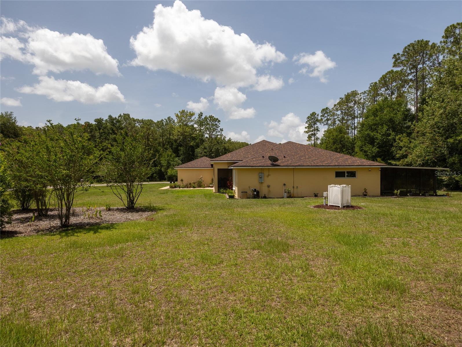 Image 4 of 39 For 21590 84th Loop