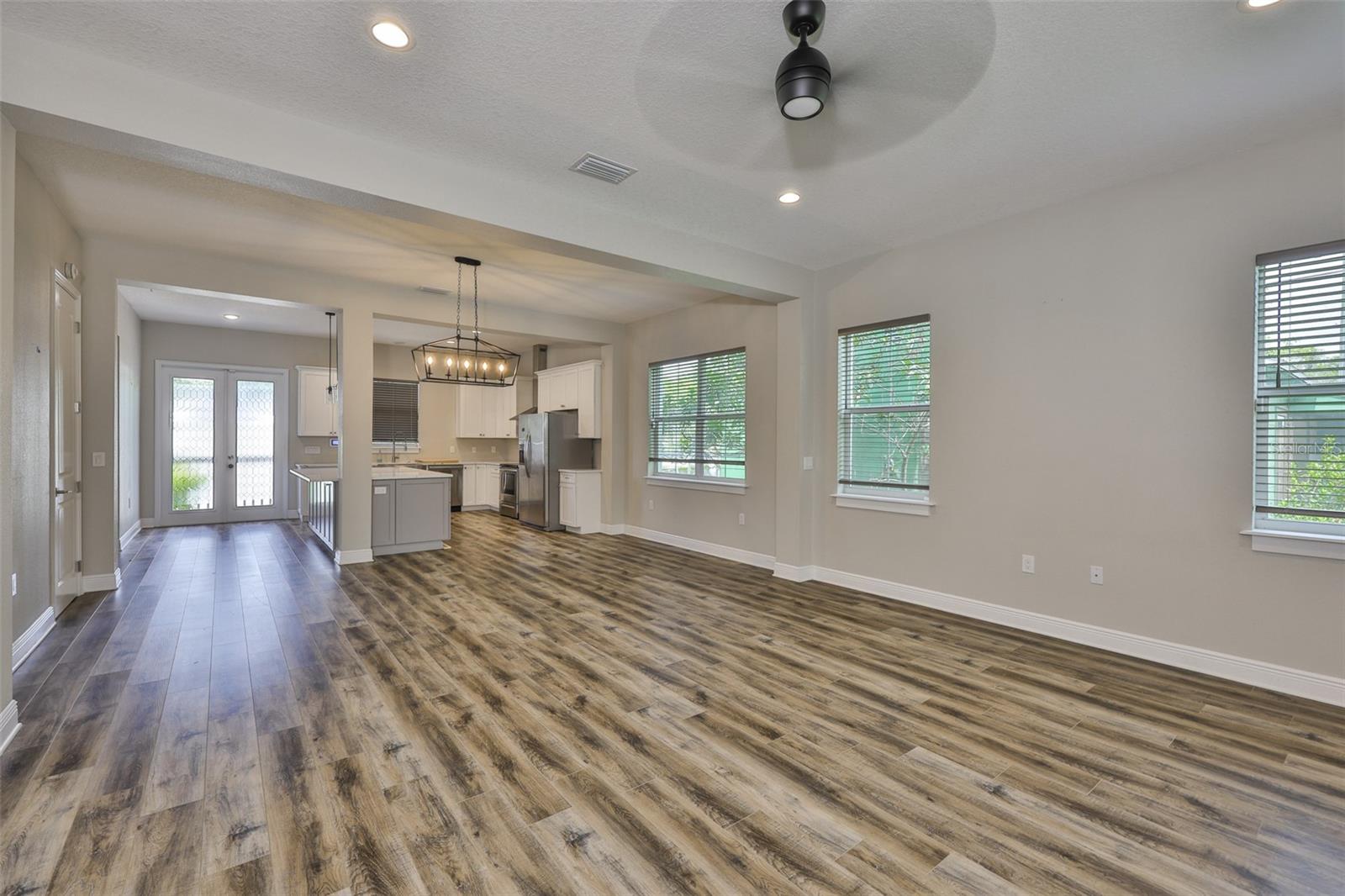 Image 4 of 32 For 1410 Curtis Street 2