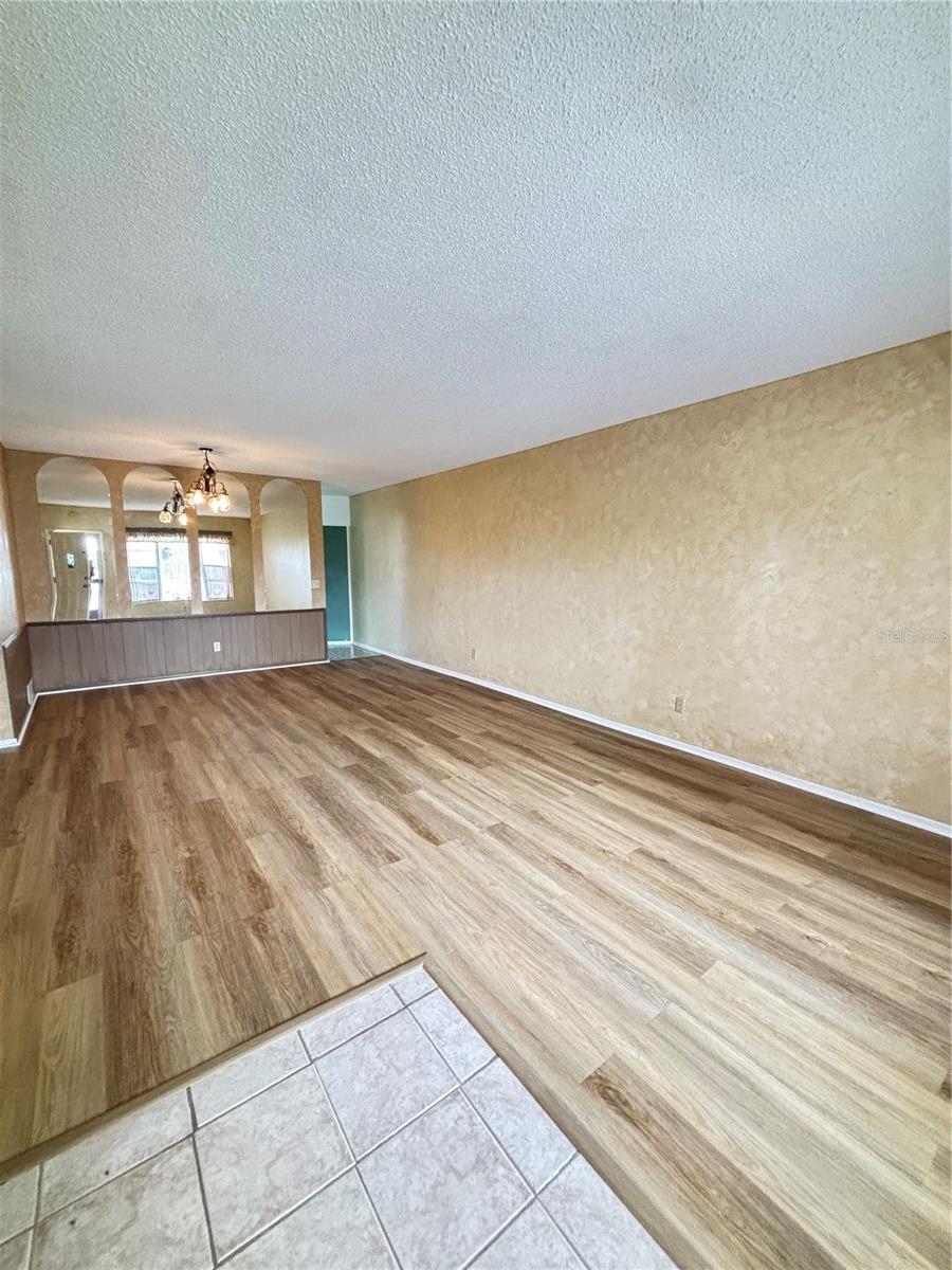 Image 5 of 21 For 2404 Florentine Way 48