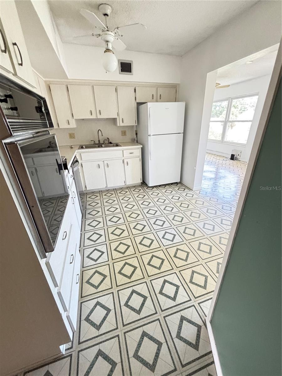 Image 7 of 21 For 2404 Florentine Way 48