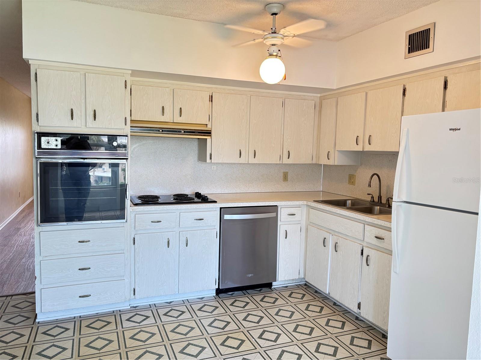 Image 8 of 21 For 2404 Florentine Way 48