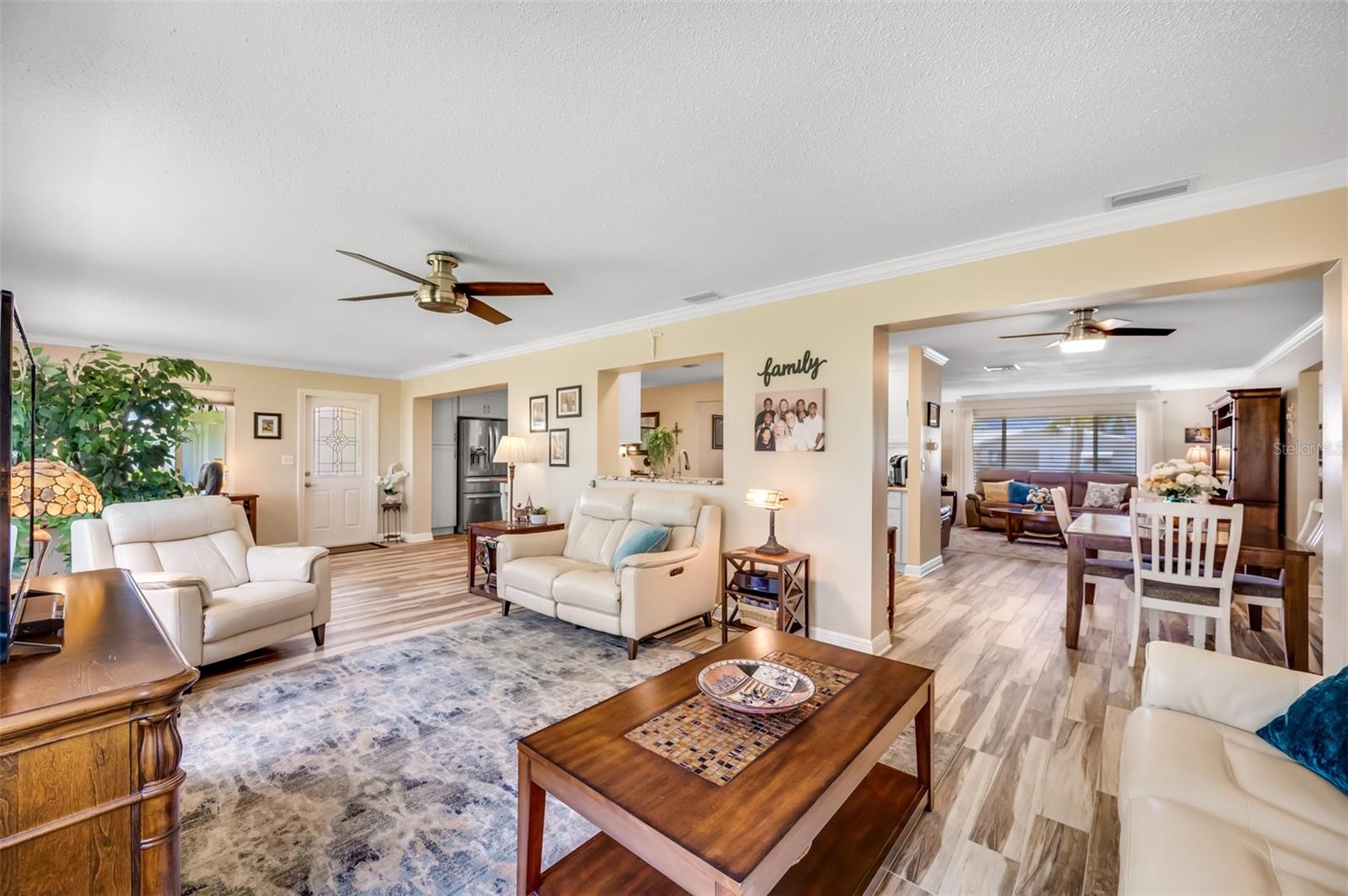 Image 11 of 24 For 4076 Mainlands Boulevard N