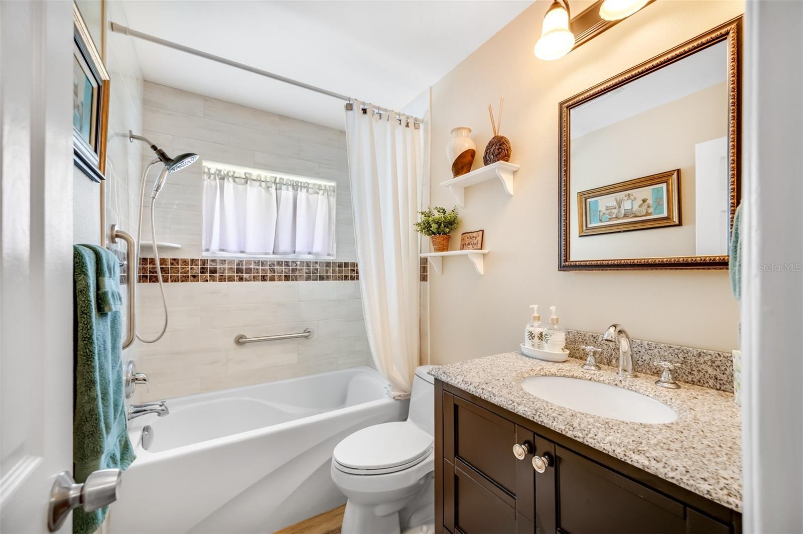 Image 19 of 24 For 4076 Mainlands Boulevard N