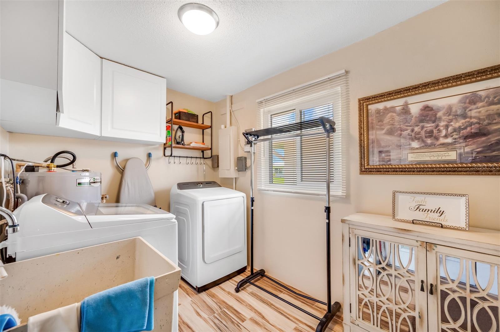 Image 20 of 24 For 4076 Mainlands Boulevard N
