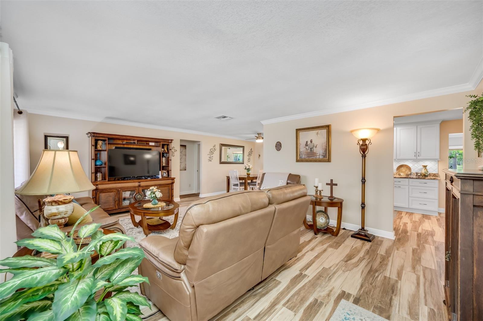 Image 3 of 24 For 4076 Mainlands Boulevard N