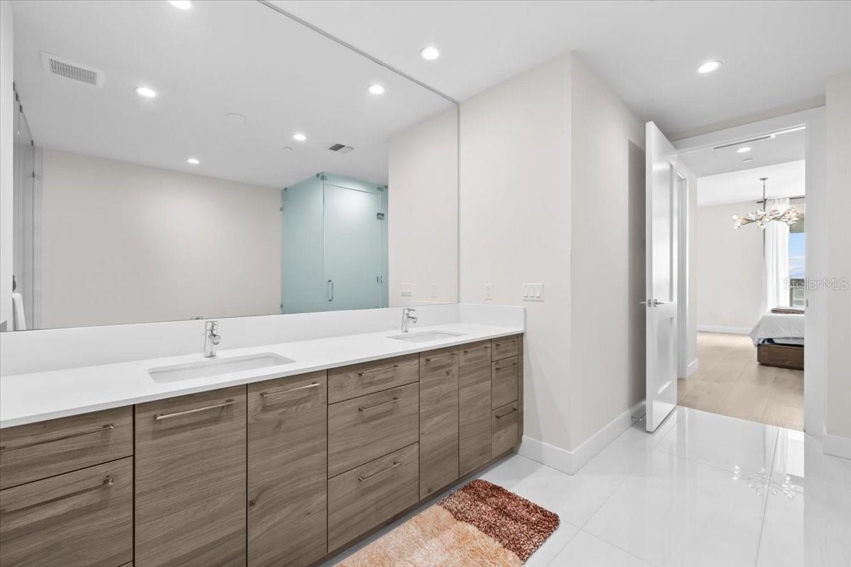 Image 36 of 99 For 301 1st Street S 1004