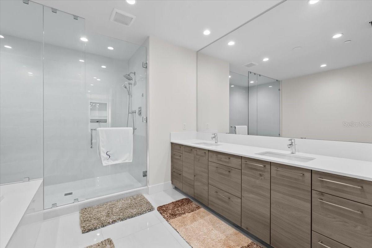 Image 37 of 99 For 301 1st Street S 1004