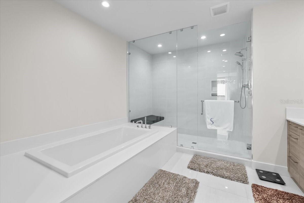 Image 39 of 99 For 301 1st Street S 1004