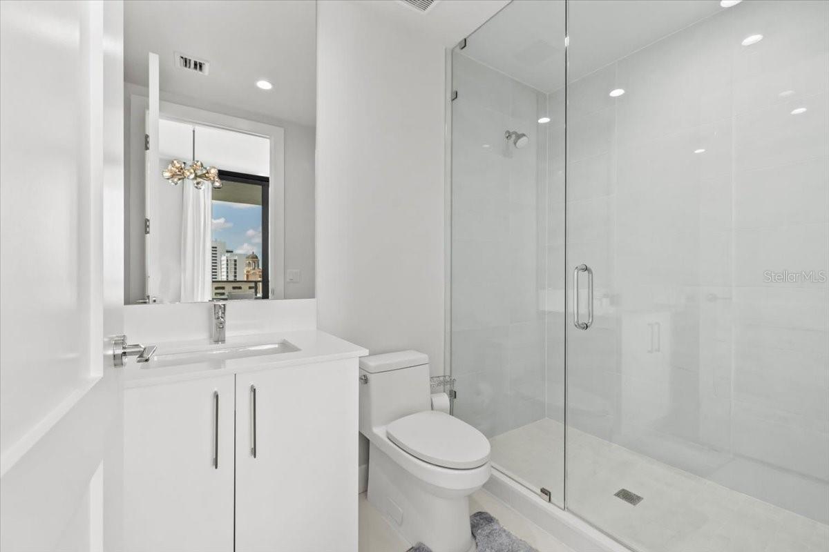 Image 45 of 99 For 301 1st Street S 1004