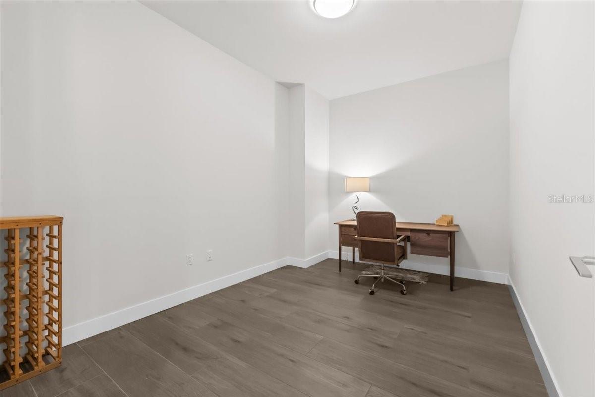 Image 47 of 99 For 301 1st Street S 1004