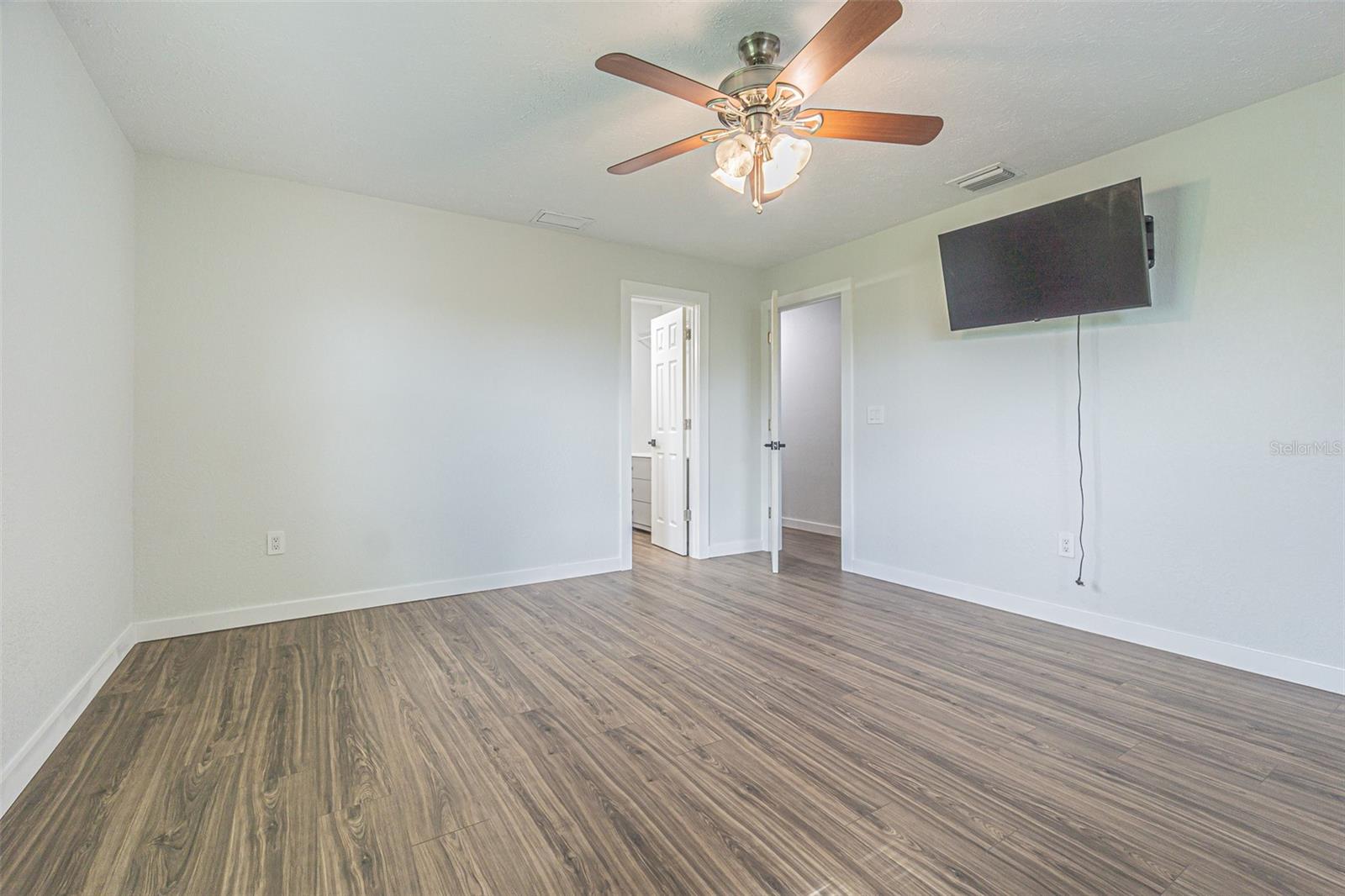 Image 5 of 57 For 3505 Medulla Road
