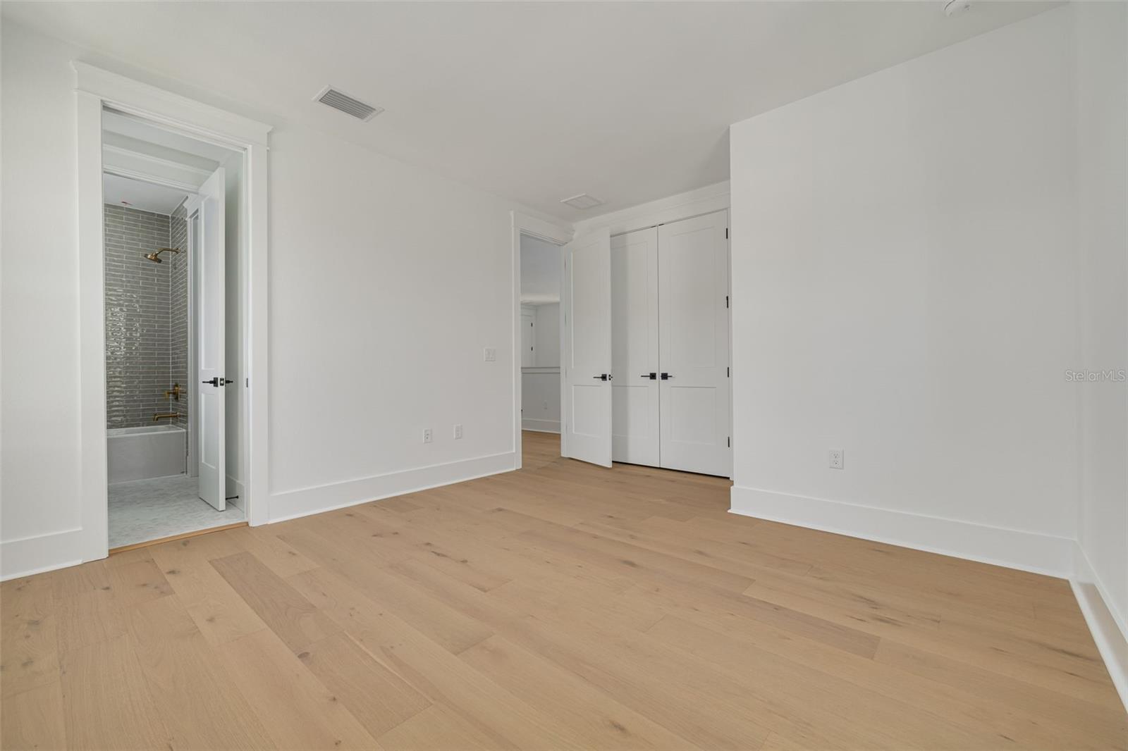 Image 34 of 45 For 2910 11th Street N