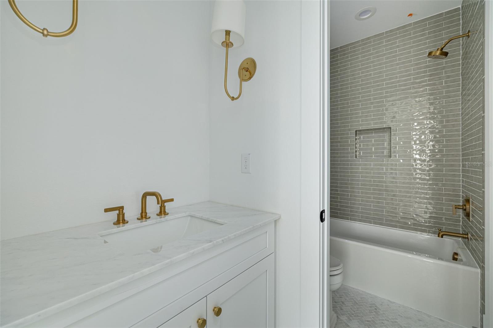 Image 35 of 45 For 2910 11th Street N