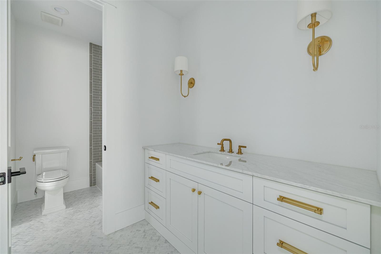 Image 36 of 45 For 2910 11th Street N