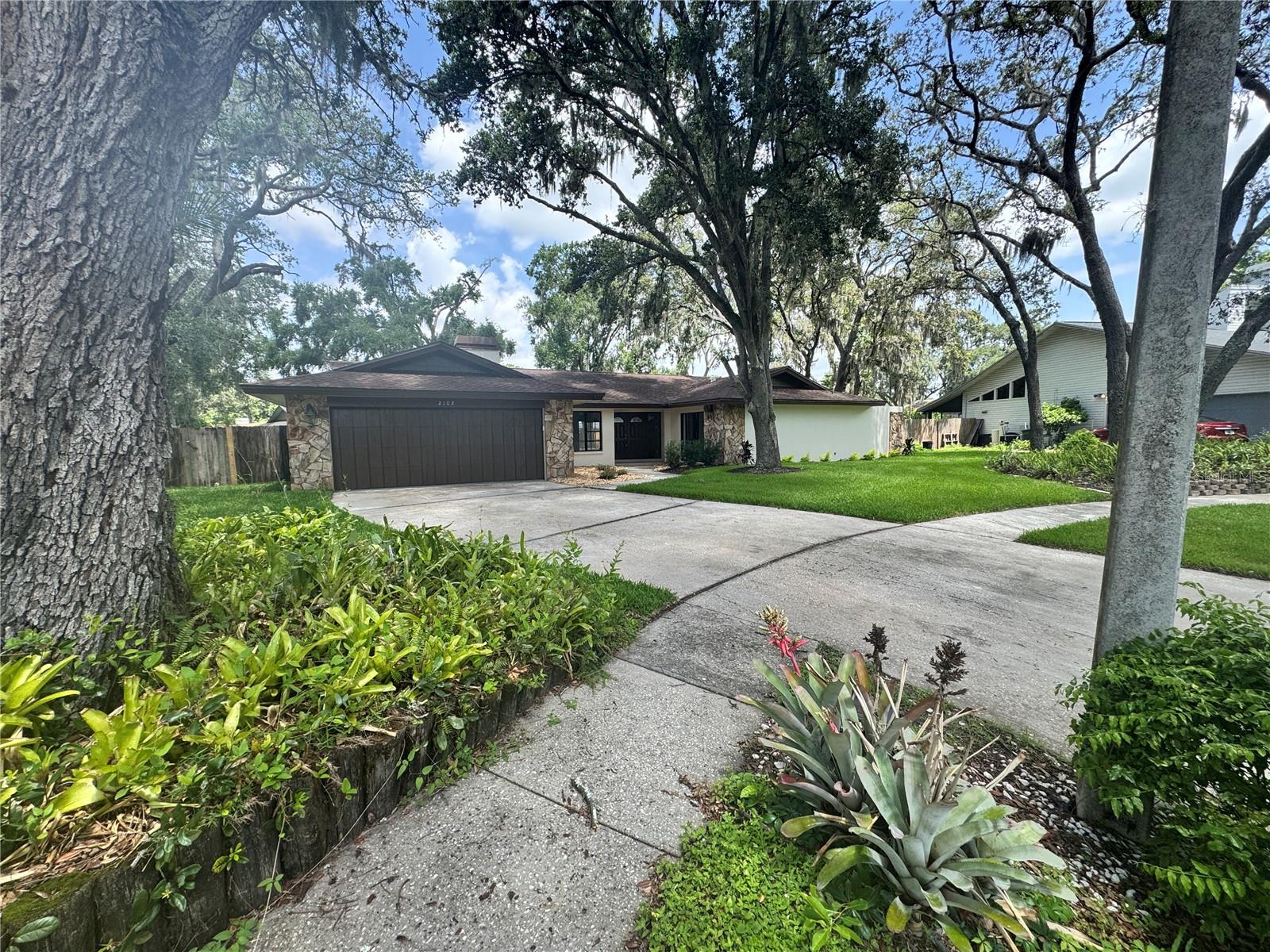 Details for 2102 Doefield Court, VALRICO, FL 33596
