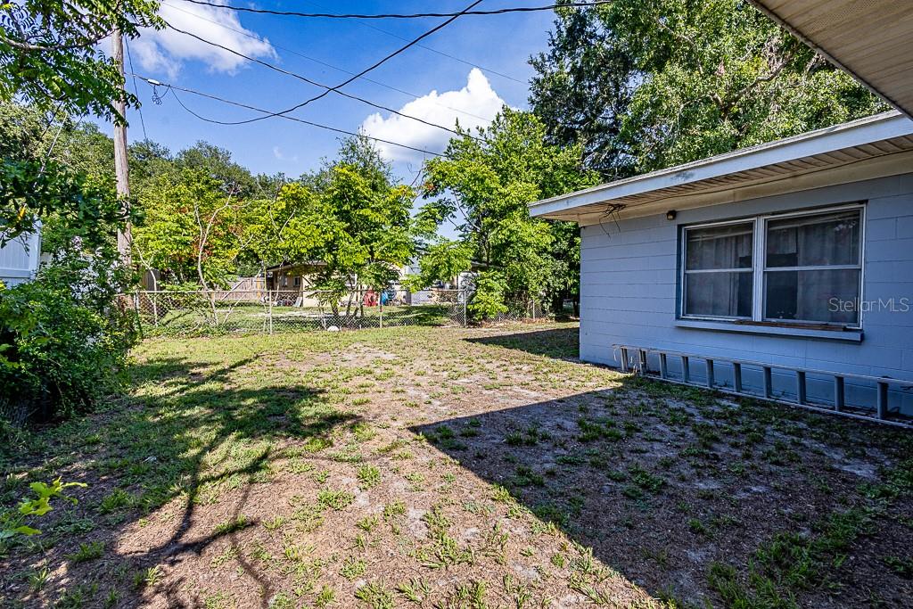 Image 32 of 36 For 1818 Fredricksburg Avenue