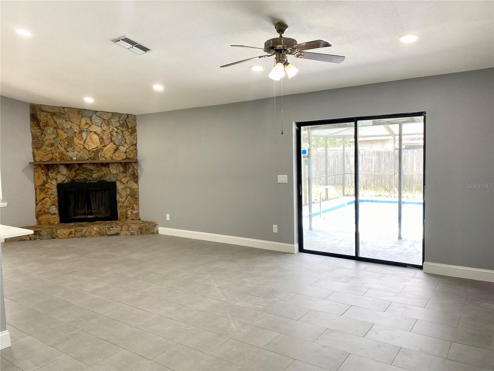 Image 6 of 37 For 8433 Somerset Drive