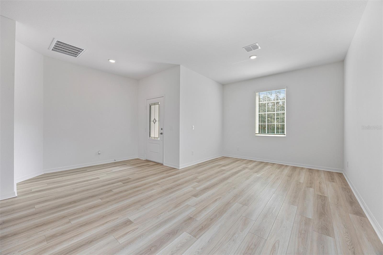 Image 5 of 17 For 247 Big Sioux Drive