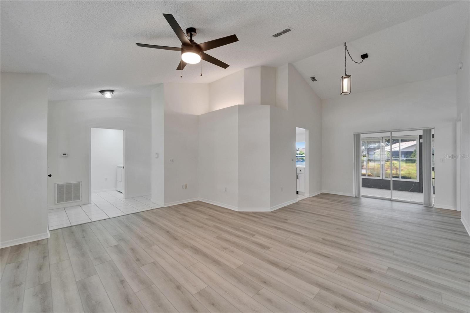 Image 12 of 70 For 916 48th Street Drive E