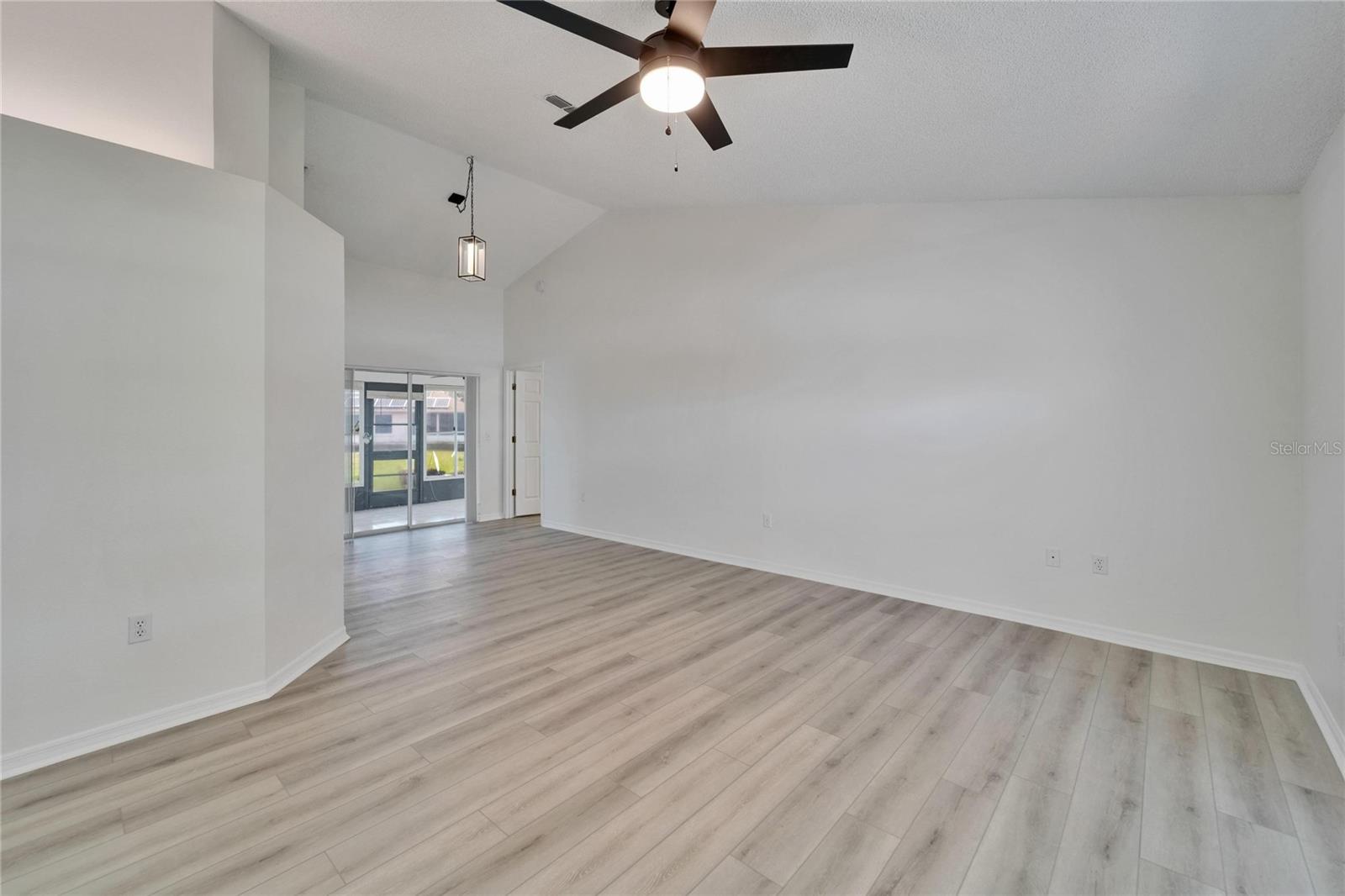 Image 13 of 70 For 916 48th Street Drive E