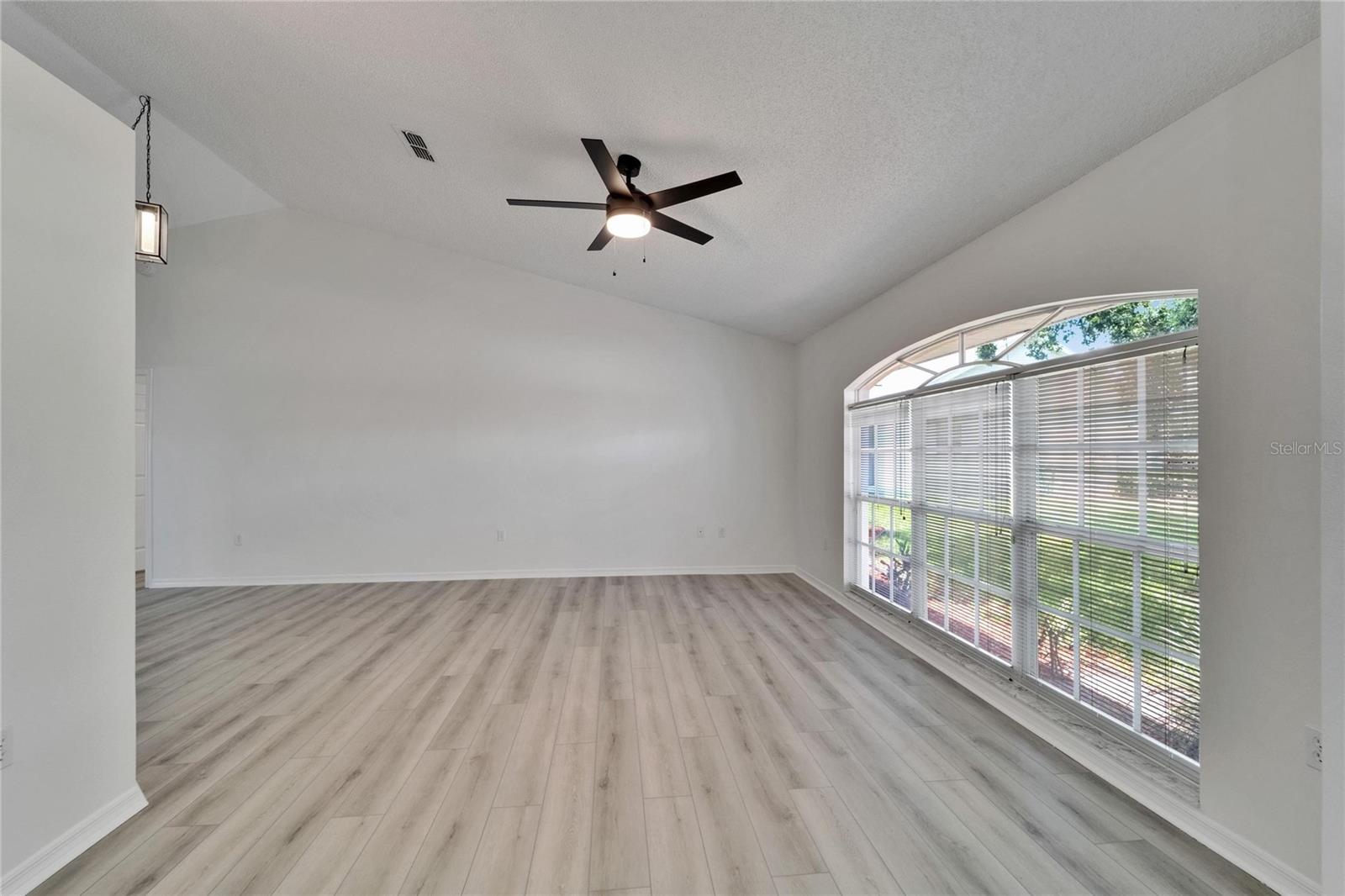 Image 14 of 70 For 916 48th Street Drive E
