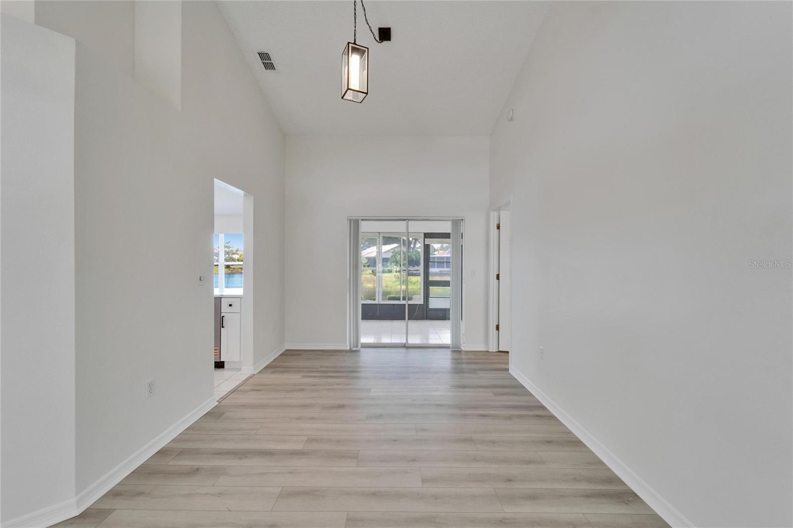 Image 15 of 70 For 916 48th Street Drive E