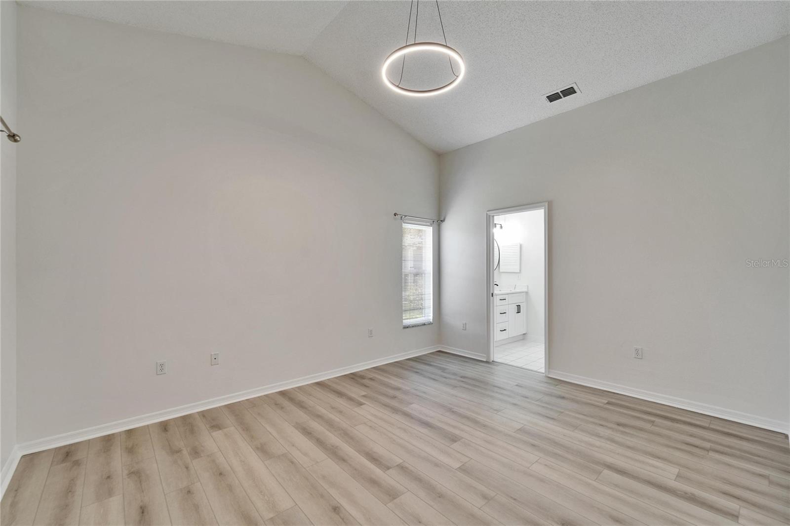 Image 28 of 70 For 916 48th Street Drive E