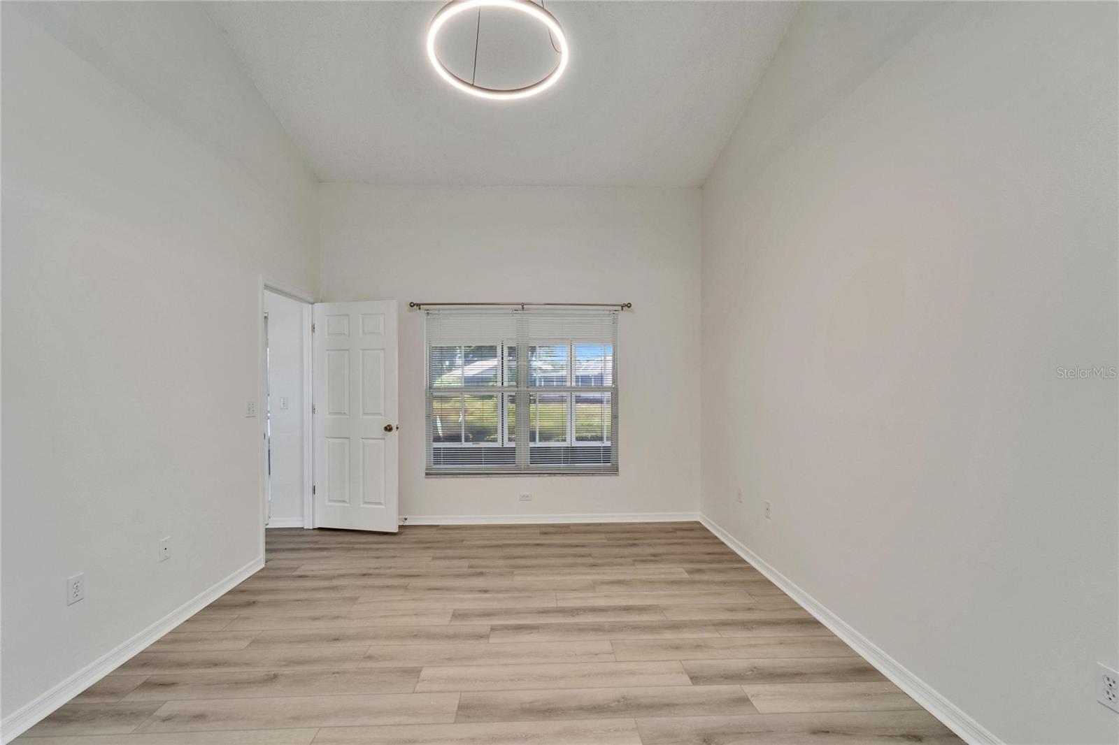 Image 30 of 70 For 916 48th Street Drive E