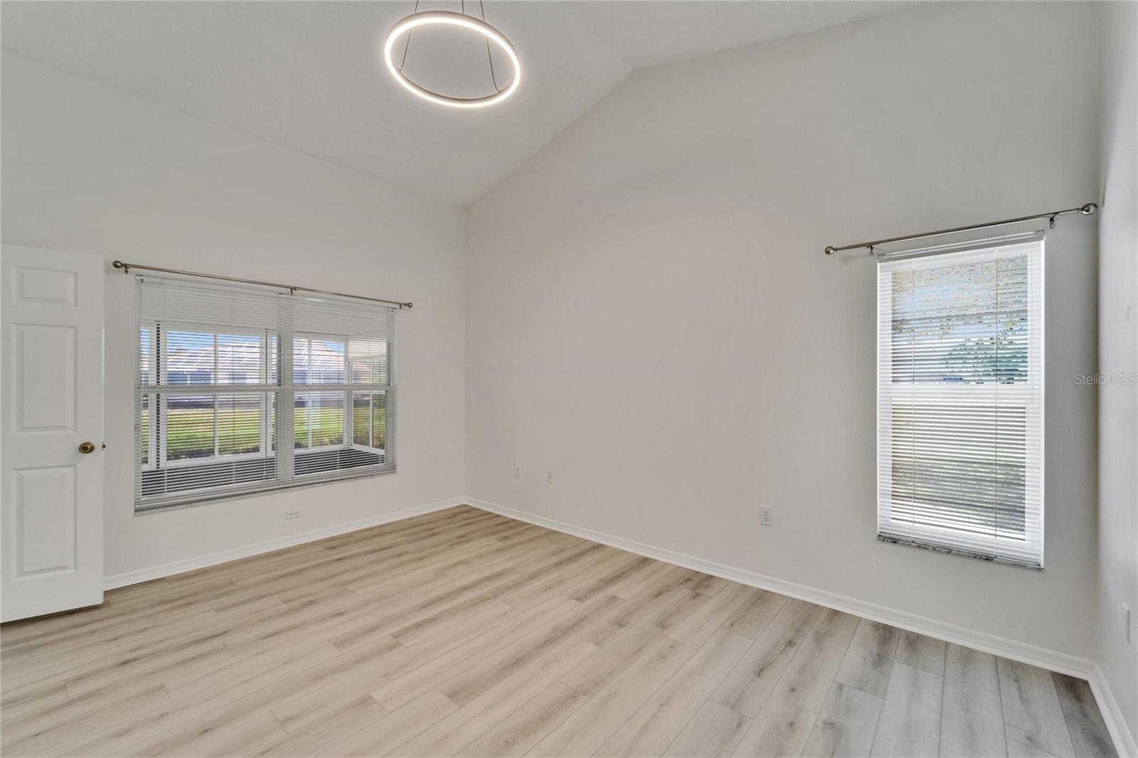 Image 31 of 70 For 916 48th Street Drive E