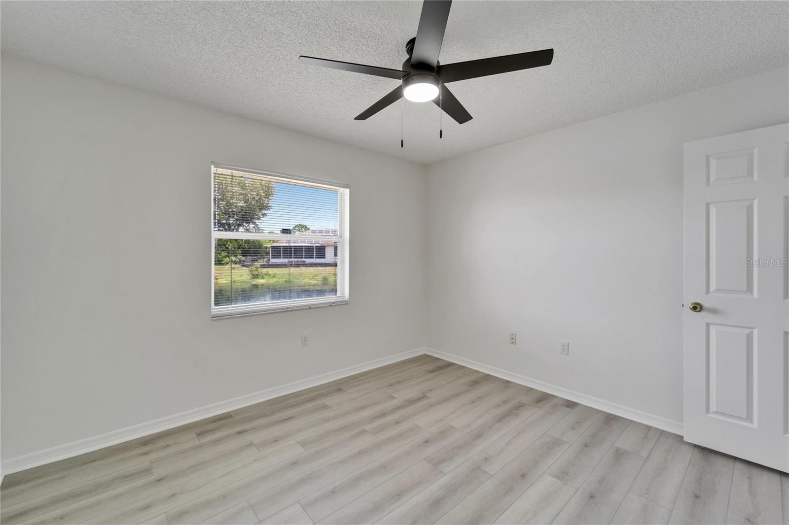 Image 41 of 70 For 916 48th Street Drive E