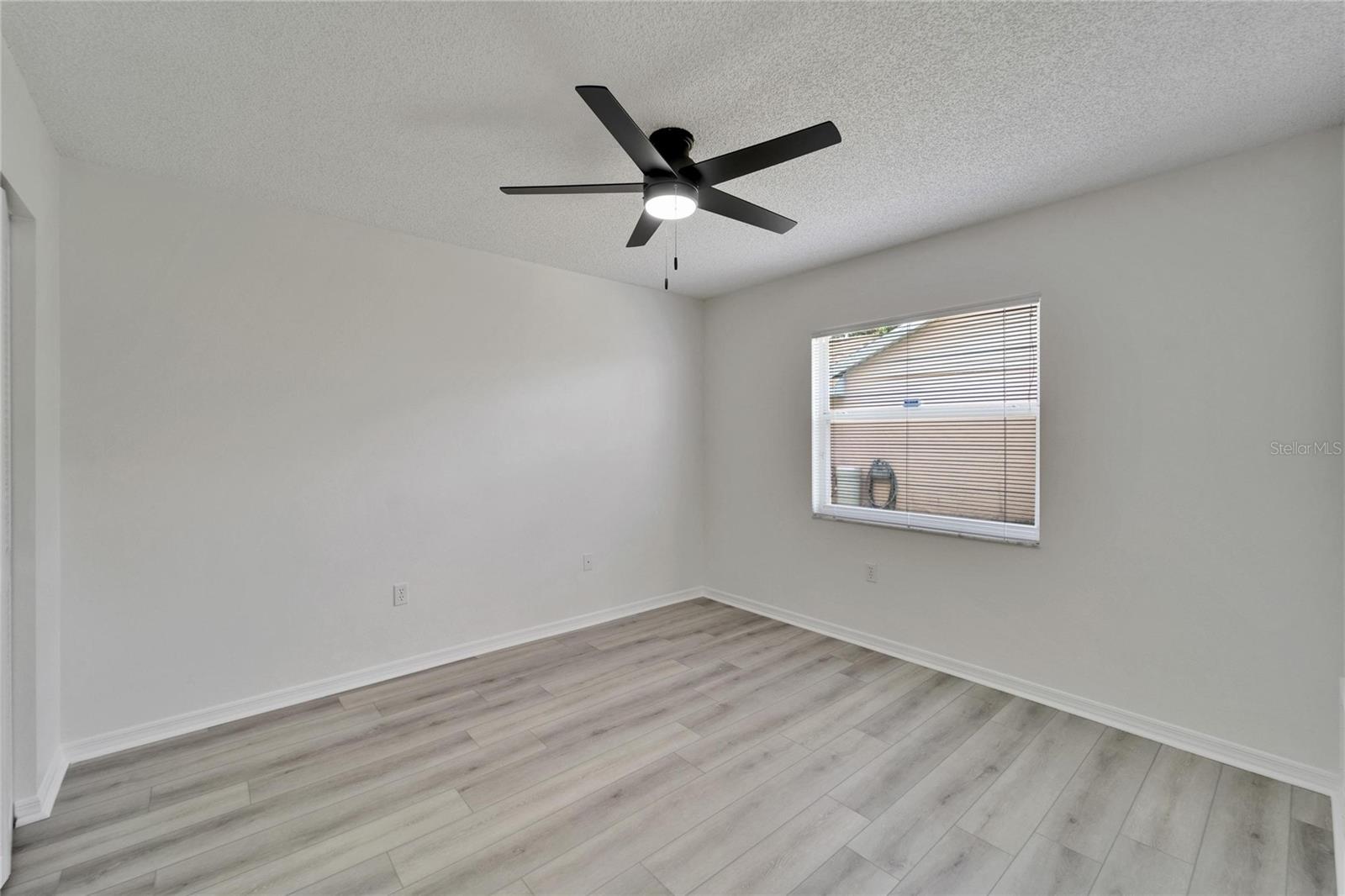 Image 46 of 70 For 916 48th Street Drive E