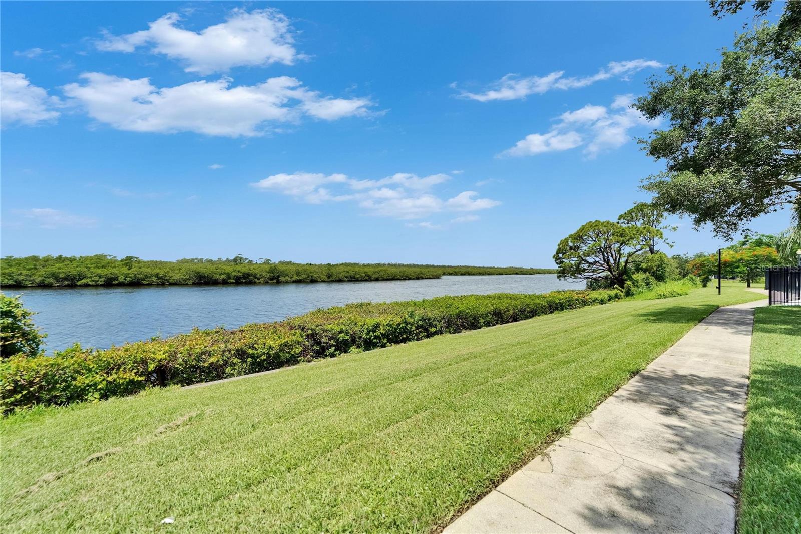 Image 58 of 70 For 916 48th Street Drive E