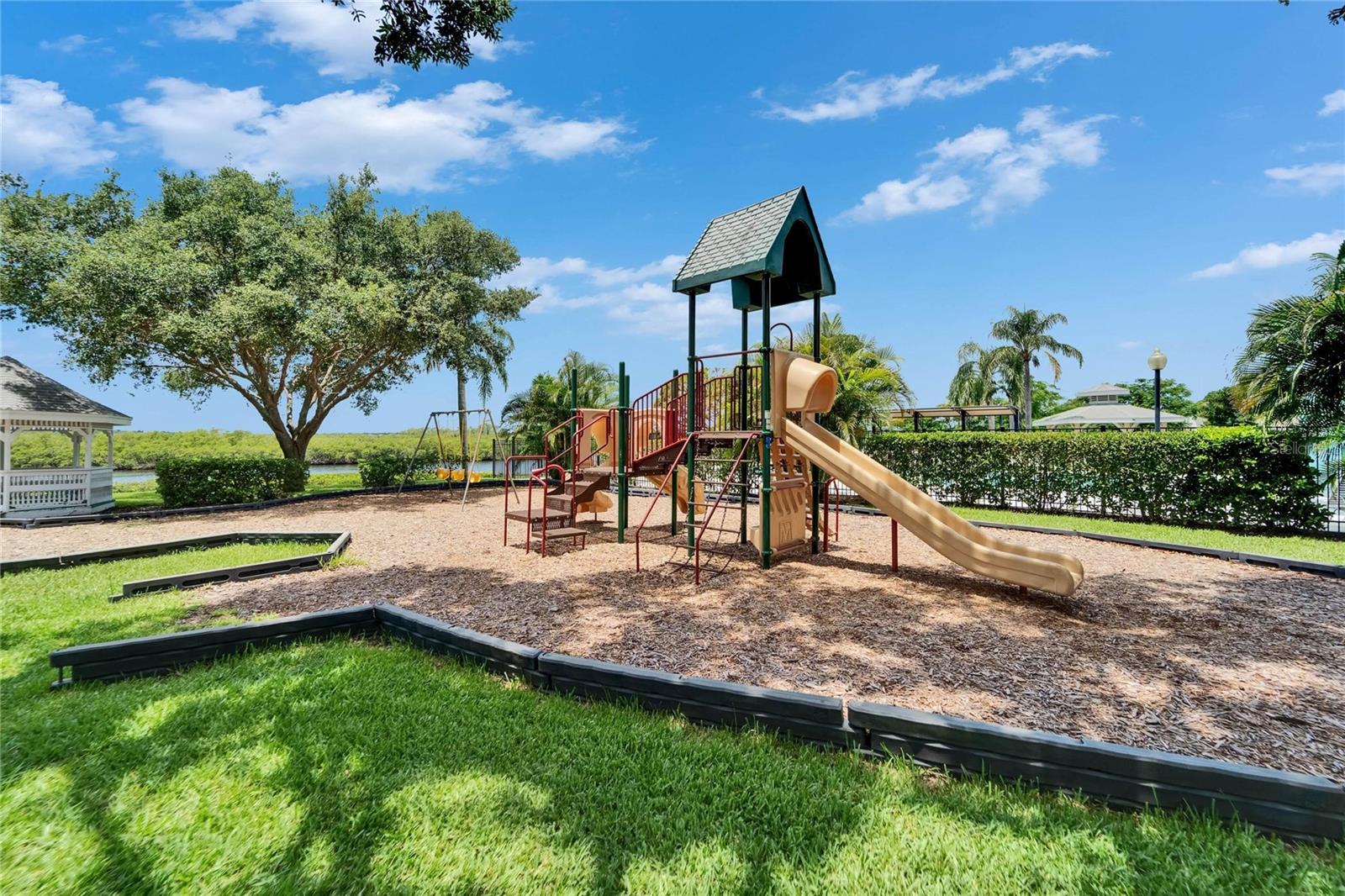 Image 61 of 70 For 916 48th Street Drive E