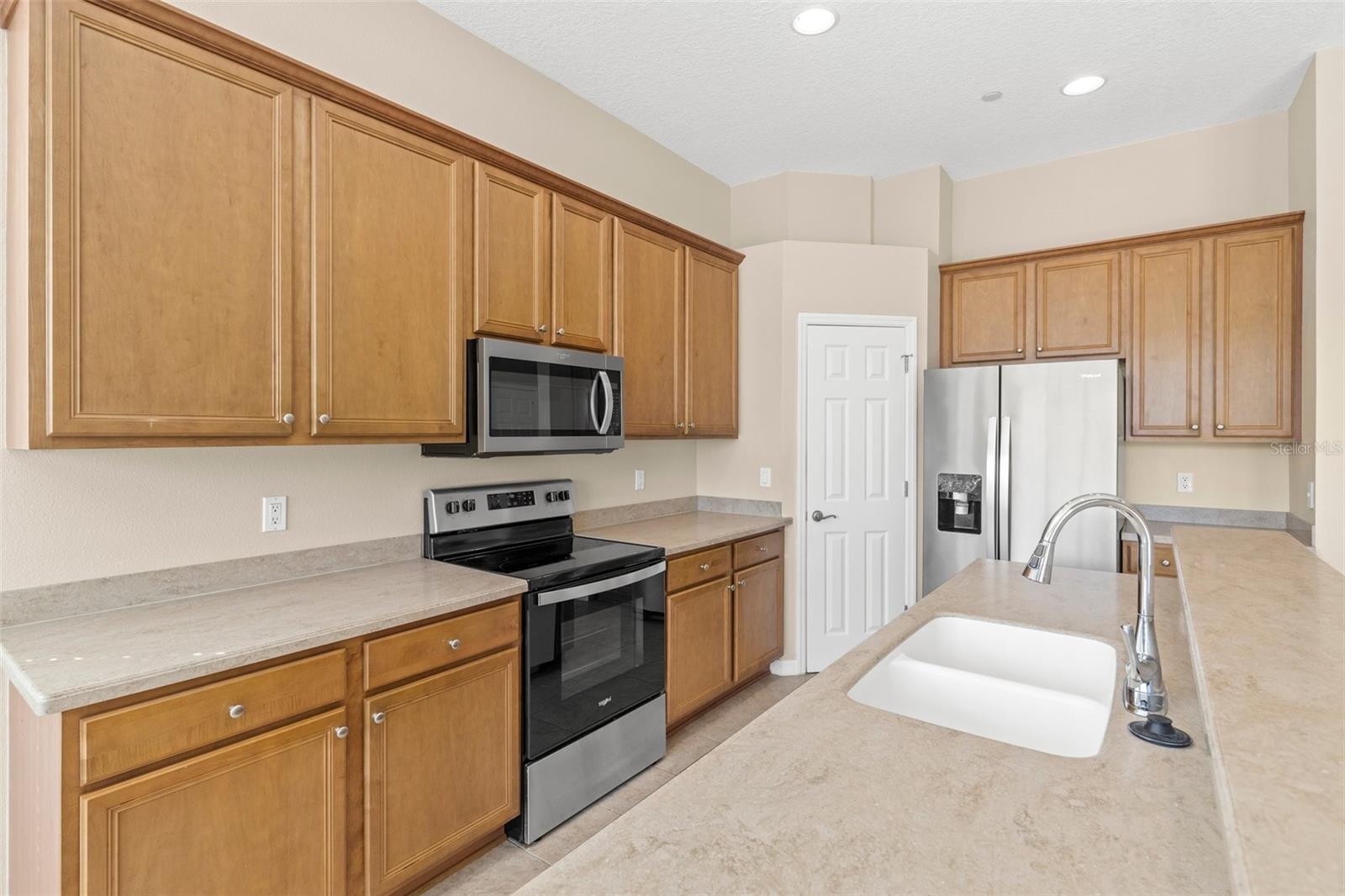 Image 16 of 43 For 94 Highland Avenue 2402