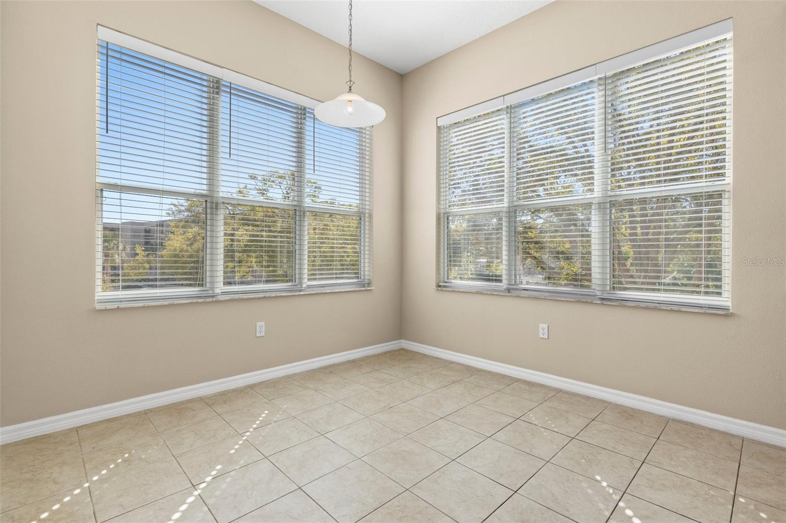 Image 18 of 43 For 94 Highland Avenue 2402