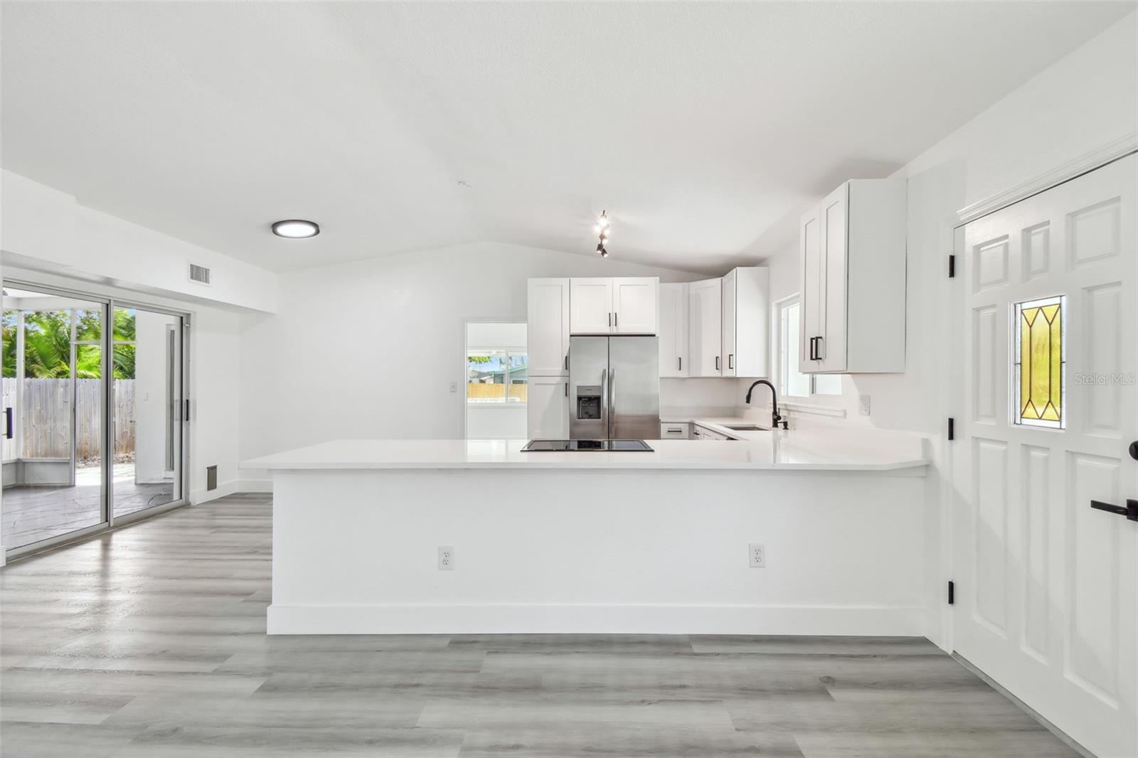 Image 10 of 49 For 695 Sunset Drive